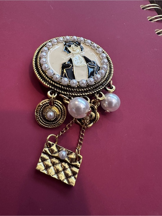 Fashion Jewelry Jewelry - Fashion Jewelry Gold-Tone Cameo Brooch with Cream, Black & Pearl Accents